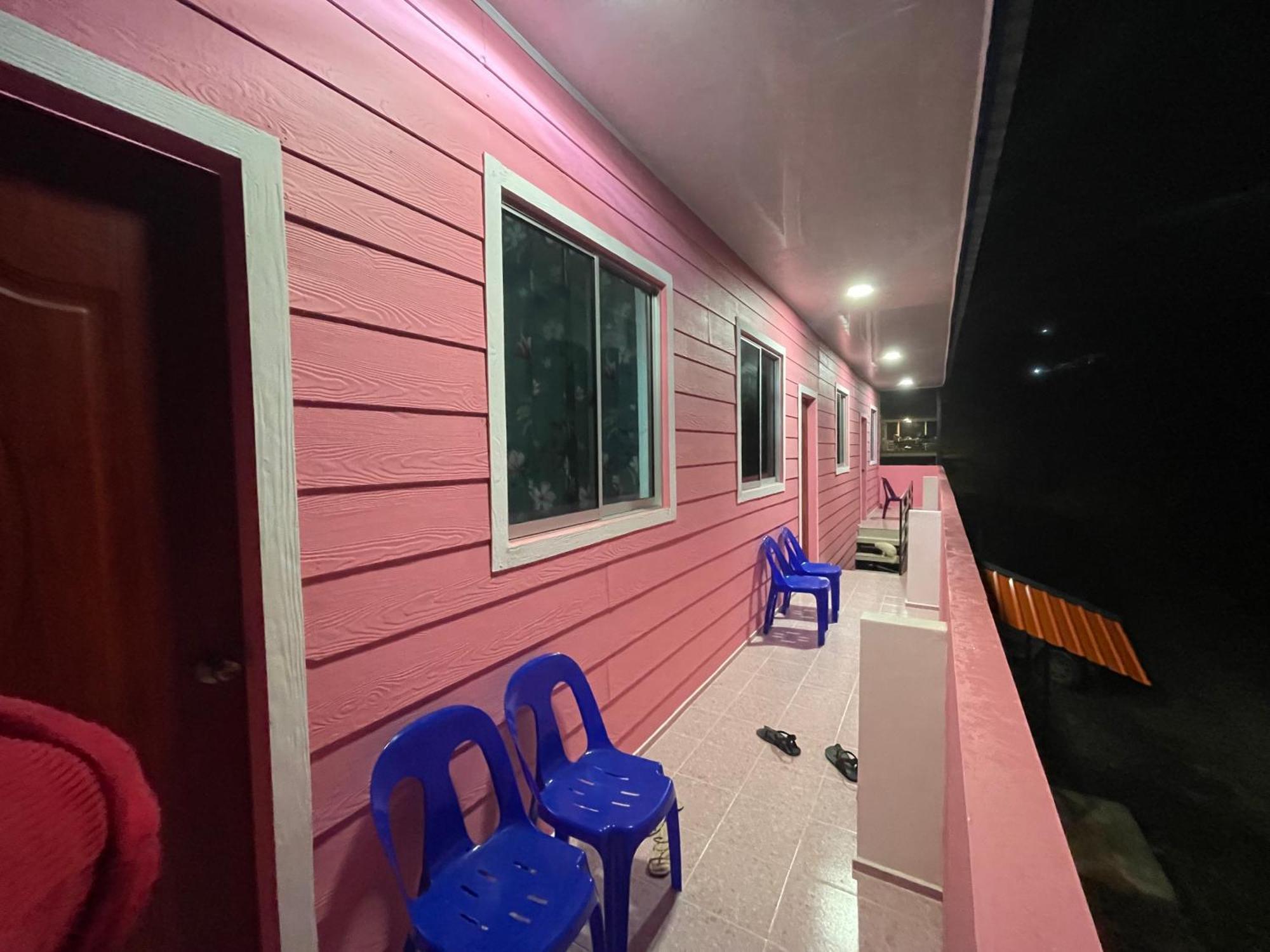 Pink Homestay *