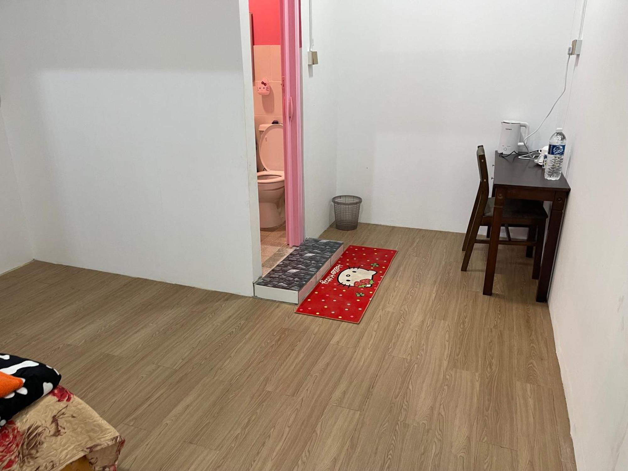 Pink Homestay *