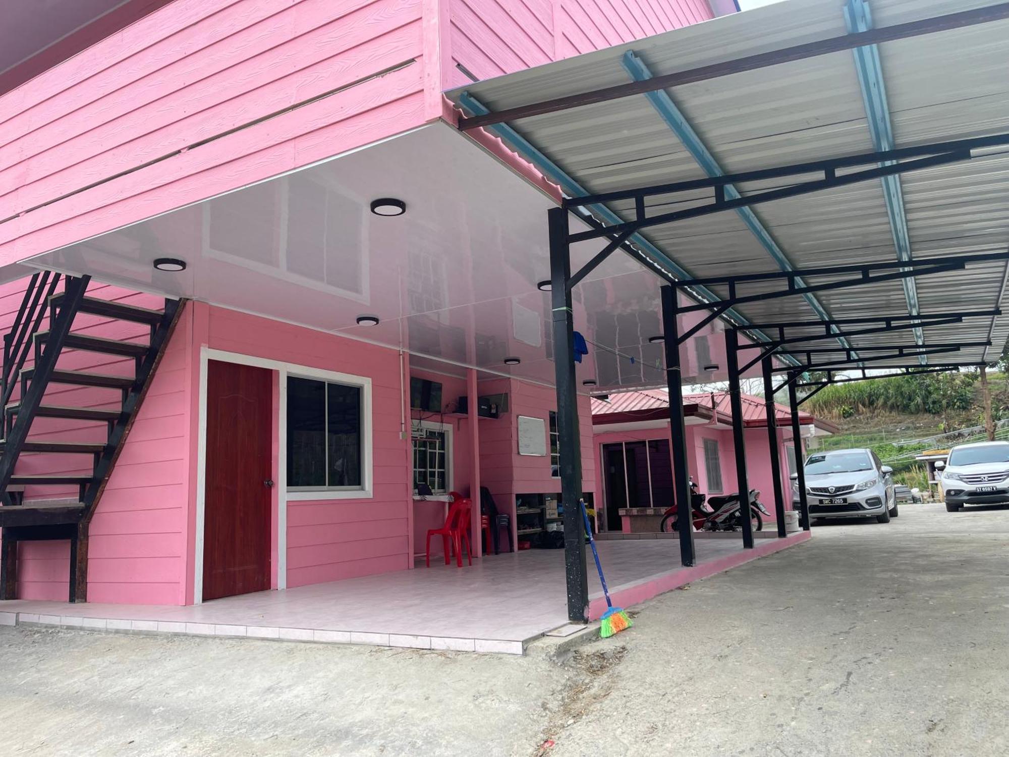 Pink Homestay Kundasang